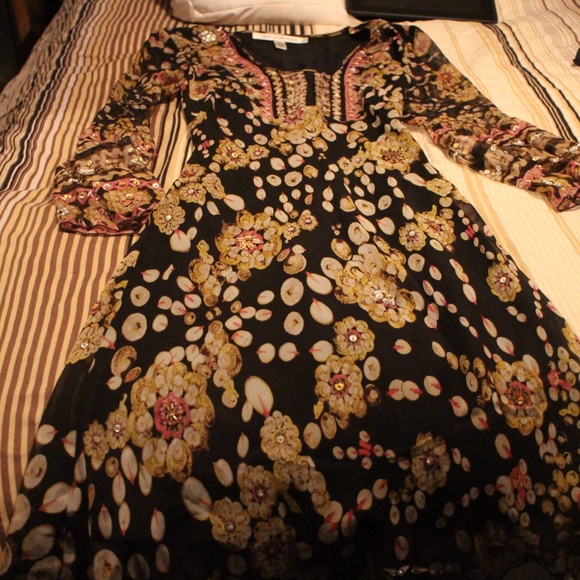 Diane Von Furstenberg Dresses & Skirts - DIANE VON FURSTENBERG Black Abstract Silk Dress Si